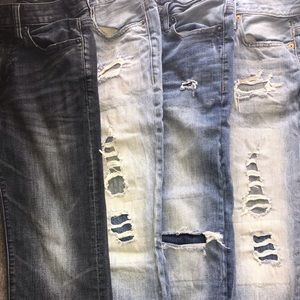 Quantity of 4 American Eagle Jeans.